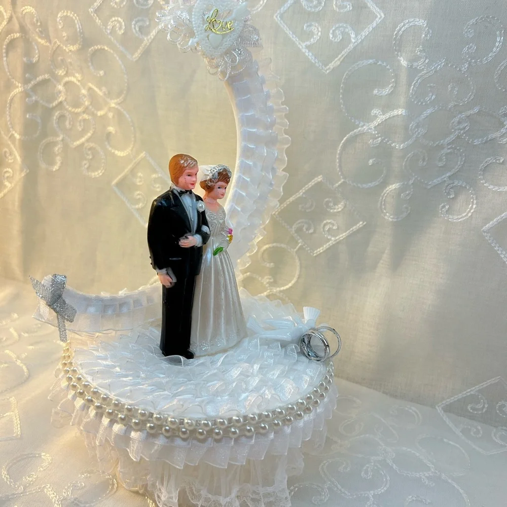 Classic Bride and Groom Wedding Cake Topper